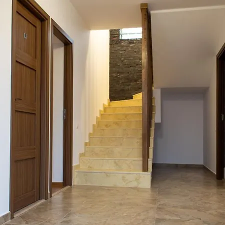 Casa Luna * Флорешть